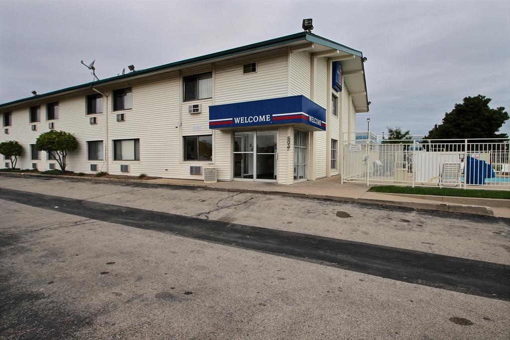 Motel 6 Milwaukee South - Airport Exterior foto